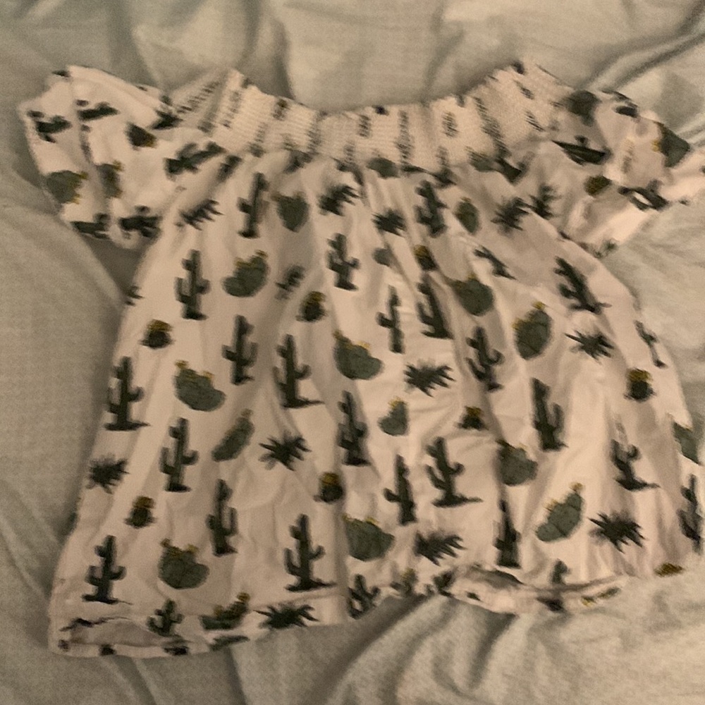 Ruffles cactus shirt - Picture 2 of 2
